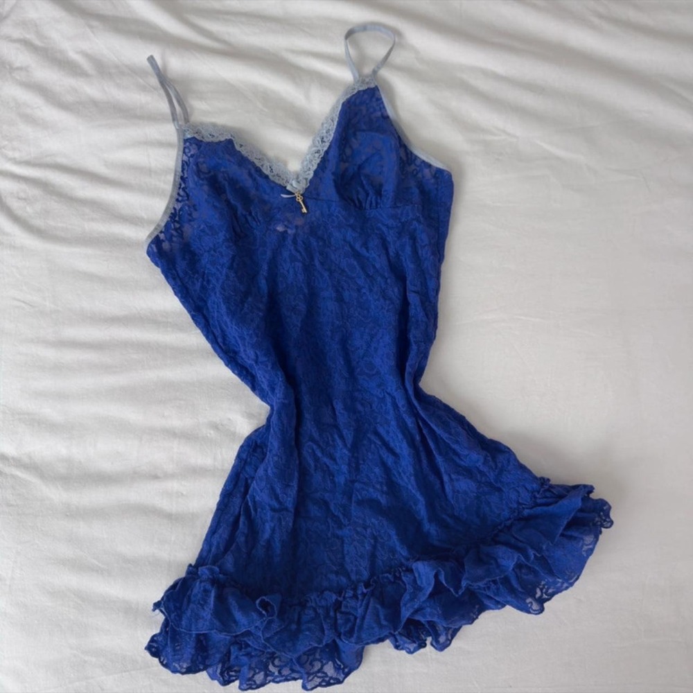 Victoria's Secret Y2K Era Purple babydoll chemise with a gold charm detail